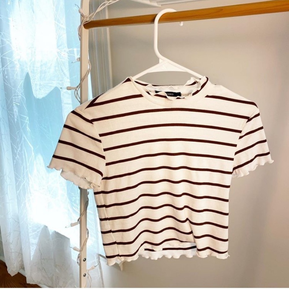 White and brown striped crop top